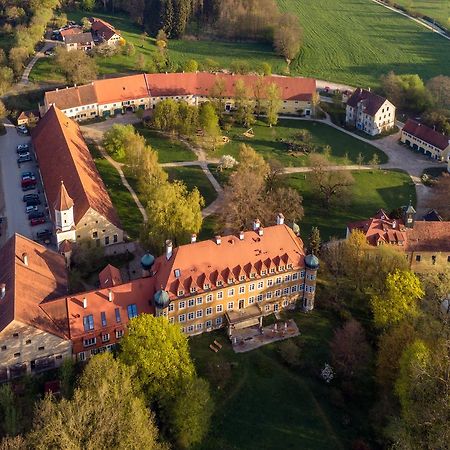 Naturschlosshotel Blumenthal Айхах Экстерьер фото